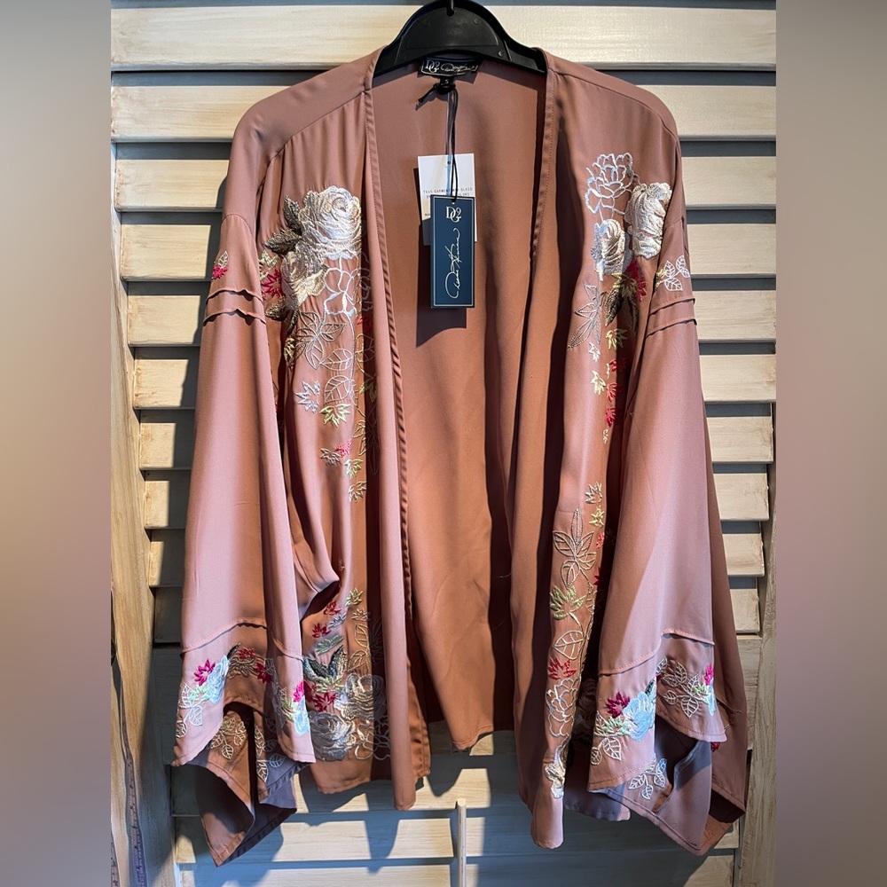 NWT DG2 Embroidered Kimono Topper - SzS